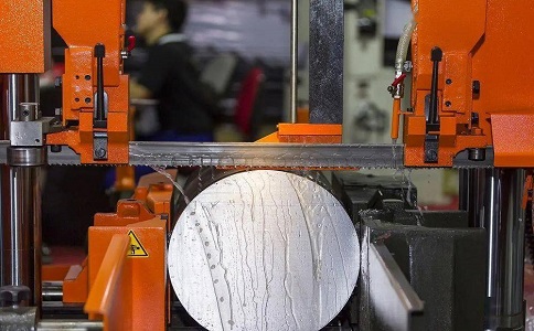 积玉口镇立式金属带锯床切削出现跑带故障解决方法！